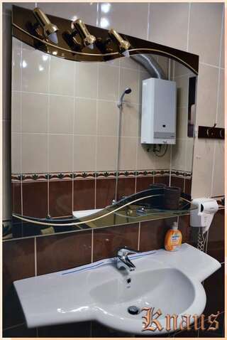 Гостевой дом Knaus Apartments Черновцы Люкс-6